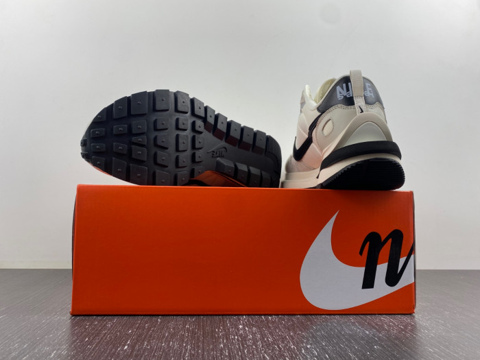 Sacai x VaporWaffle “Tour Yellow ” DD1875-101