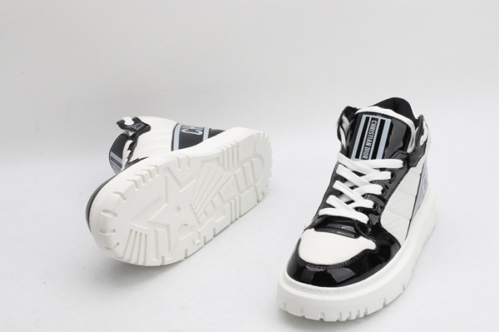 D designer sneaker