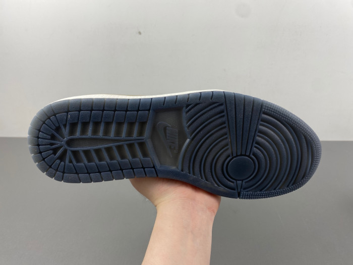 Travis Scott x Air Jordan 1 FJ5735-100