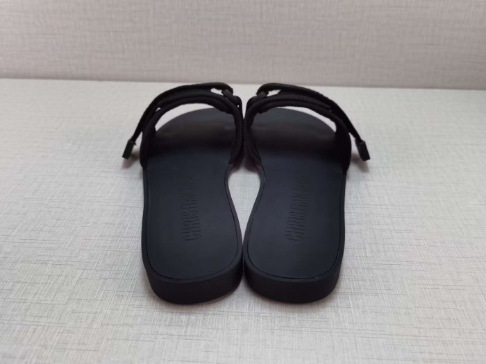 DO DESIGNER SLIPPERS