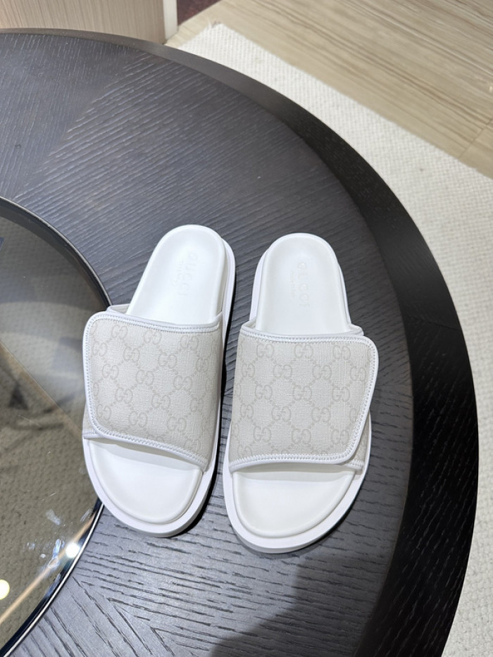 G DESIGNER SLIPPERS