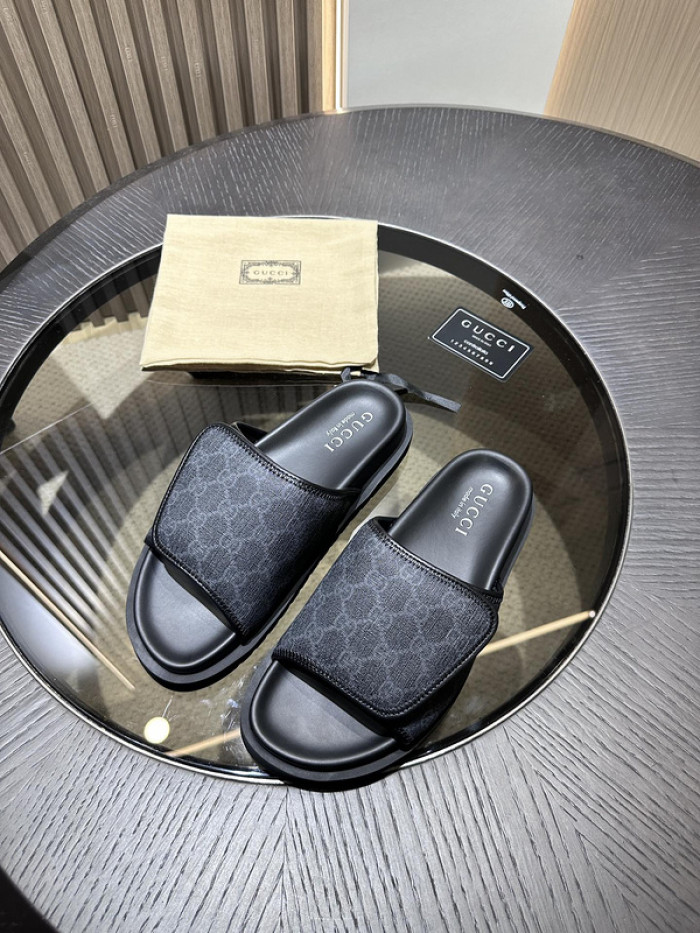 G DESIGNER SLIPPERS