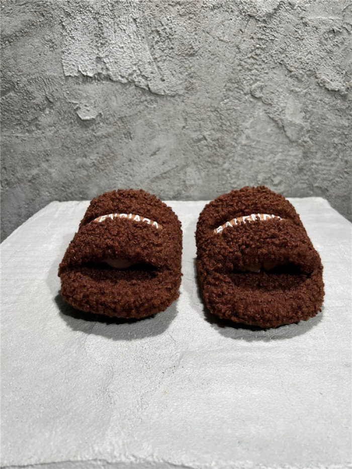 BLEN DESIGNER SLIPPERS