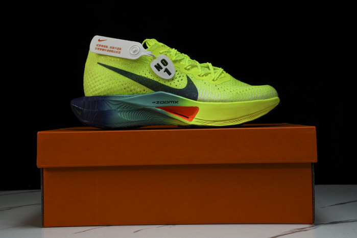 Nk ZoomX Vaporfly NEXT% 3 DV4129-700