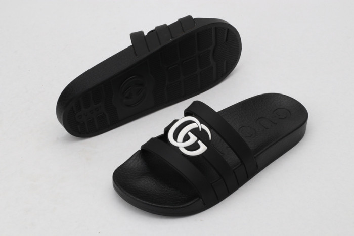 G DESIGNER SLIPPERS