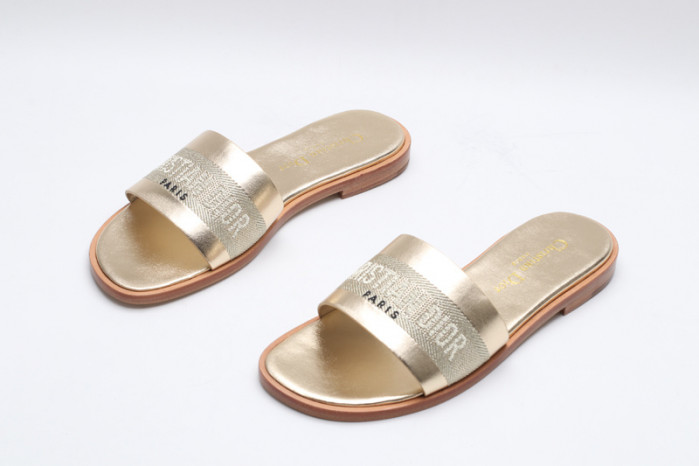 DO DESIGNER SLIPPERS