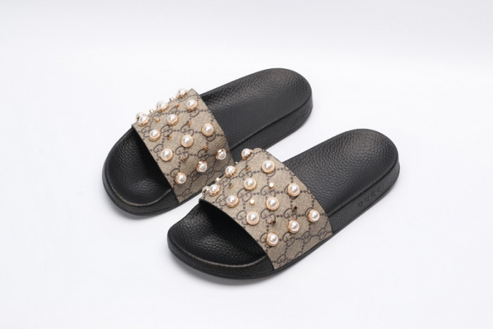 G DESIGNER SLIPPERS