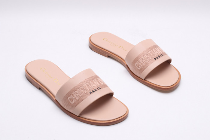 DO DESIGNER SLIPPERS