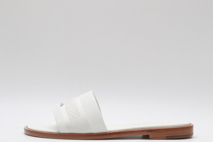 DO DESIGNER SLIPPERS