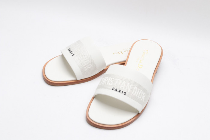 DO DESIGNER SLIPPERS