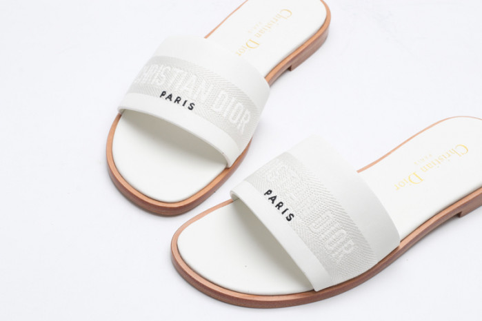 DO DESIGNER SLIPPERS