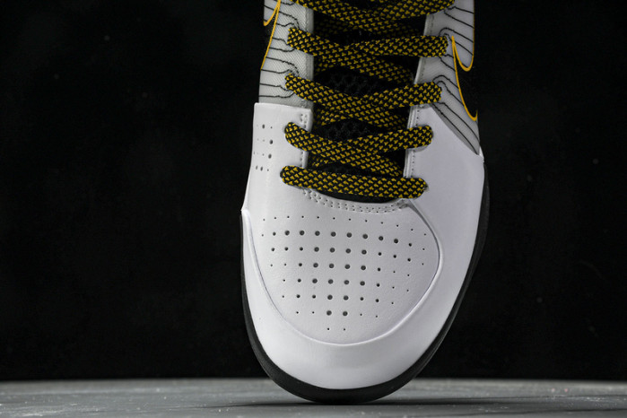 NK Zoom Kobe 4 Protro“Del Sol” AV6339-101