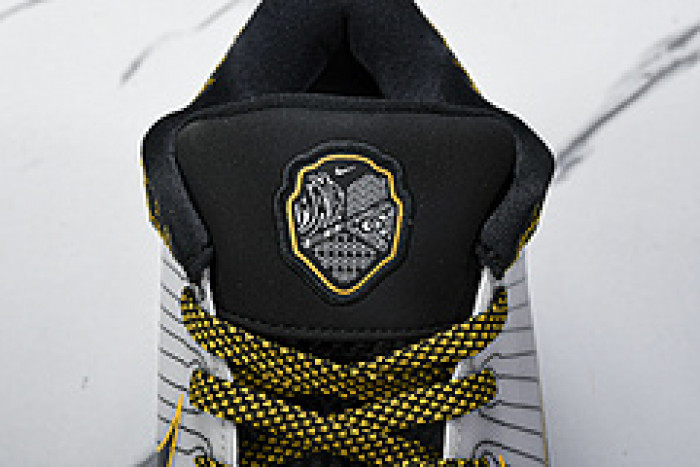 NK Zoom Kobe 4 Protro“Del Sol” AV6339-101