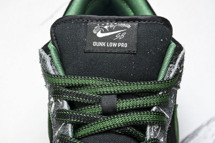 Skateboards x Nike SB Dunk Low HF7743-001