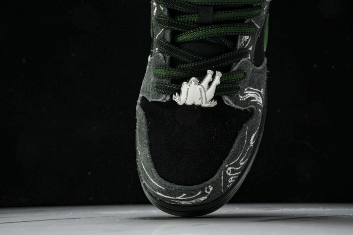 Skateboards x Nike SB Dunk Low HF7743-001