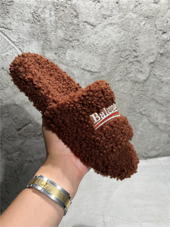 BLEN DESIGNER SLIPPERS