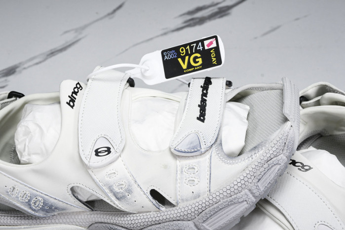 BLEN DESIGNER SLIPPERS