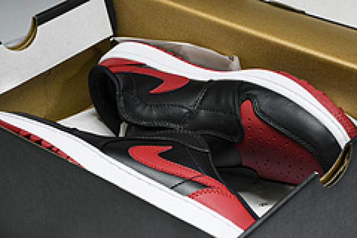 Air Jordan 1 Mule“Bred” FJ1214-001