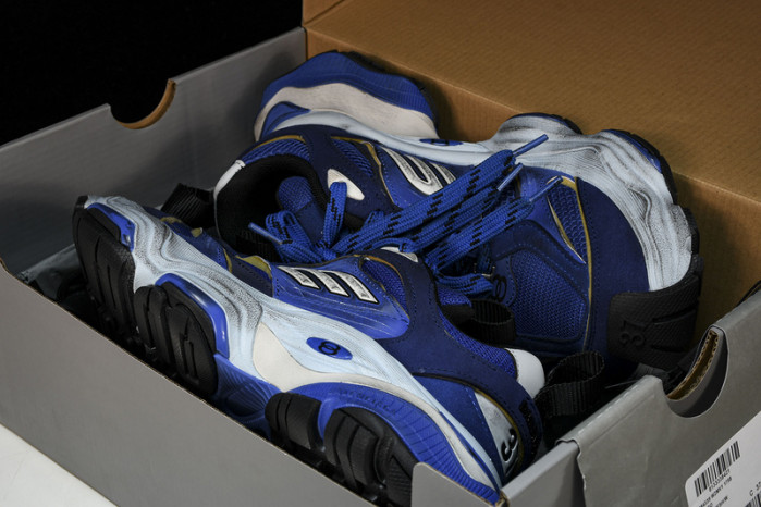 BLEN CARGO W2MV1 1758