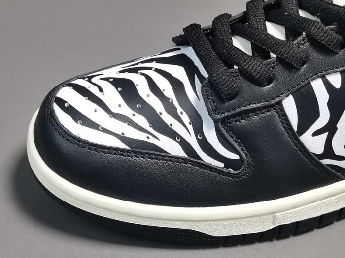 Quartersnacks x Nike SB Dunk Low Zebra DM3510-001
