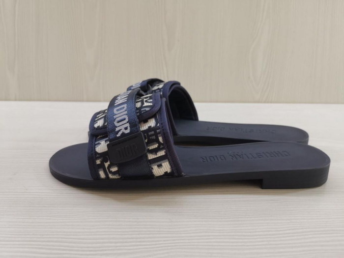 DO DESIGNER SLIPPERS