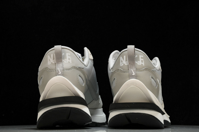 Sacai x Nk VaporWaffle 3.0 DD1875108