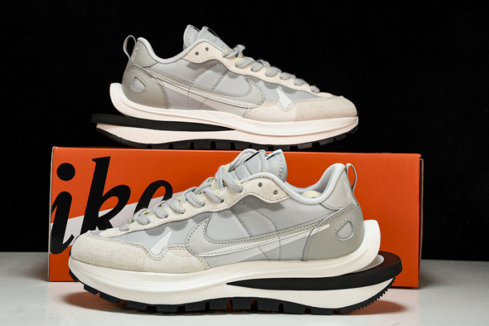 Sacai x Nk VaporWaffle 3.0 DD1875108