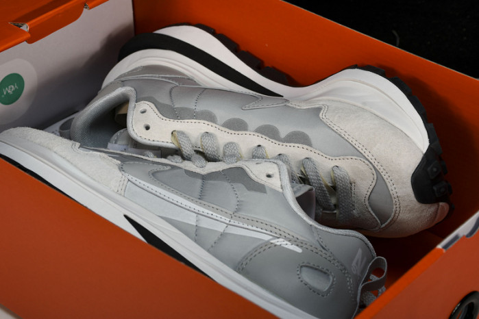 Sacai x Nk VaporWaffle 3.0 DD1875108