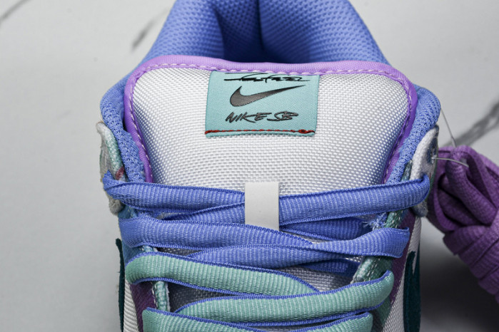 Futura Laboratories x Nike SB Dunk Low HF6061-400