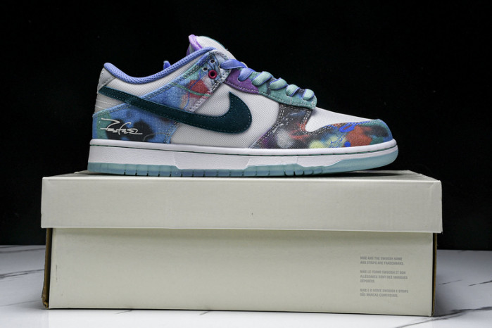 Futura Laboratories x Nike SB Dunk Low HF6061-400