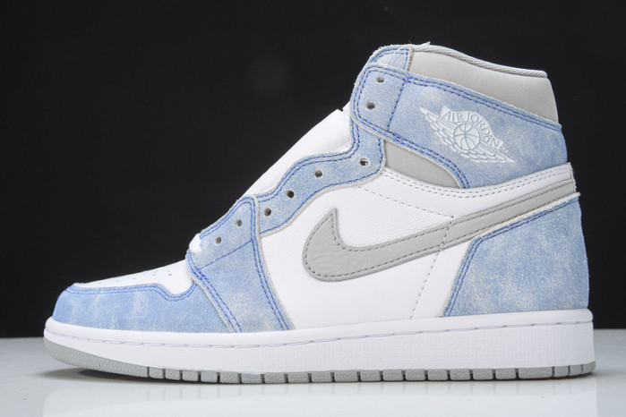 Air Jordan 1 High OG “Hyper Royal” 555088-402