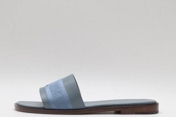 DO DESIGNER SLIPPERS