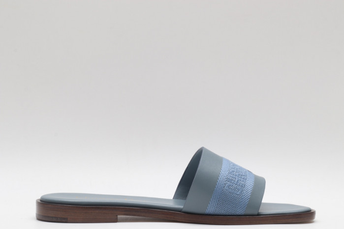 DO DESIGNER SLIPPERS