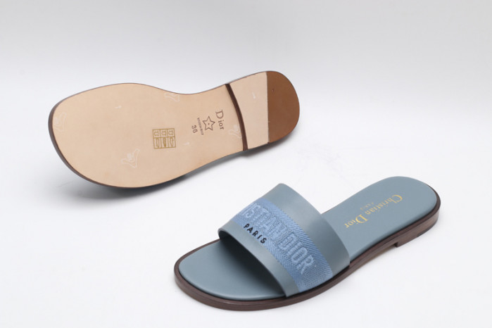 DO DESIGNER SLIPPERS