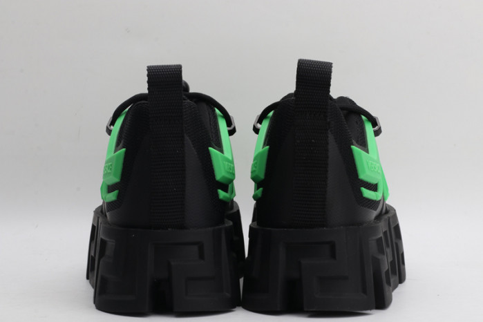 VER DESIGNER SNEAKERS