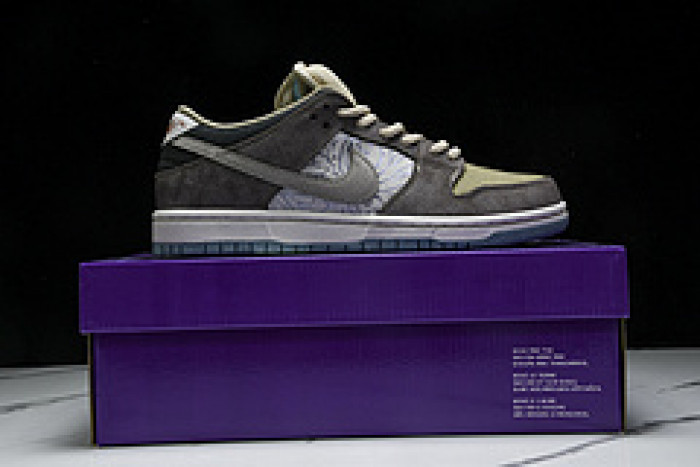 Nike SB Dunk Low “Big Money Savings” FZ3129-200