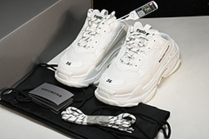 Ba*len*cia*ga triple s w2f5-0125