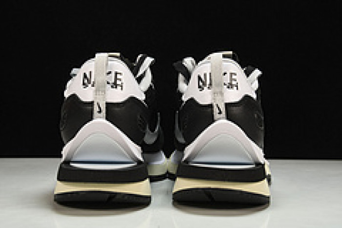 Nike Vaporwaffle Sacai Black White CV1363-001