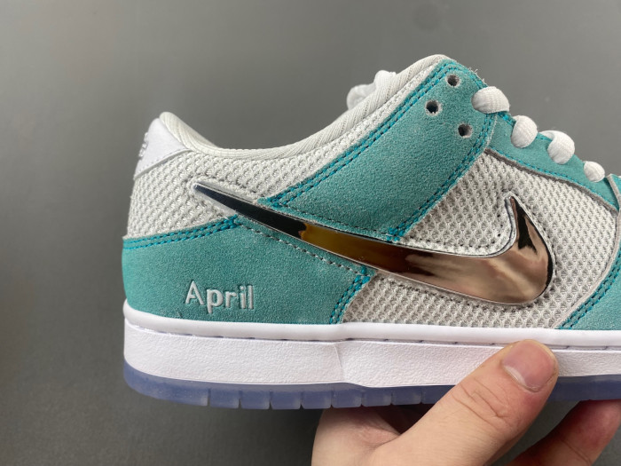 Dunk SDCAI*NIKE SB Low FD2562-400