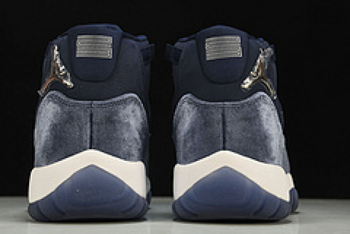 Air Jordan 11 WMNS "Midnight Navy" AR0715-441