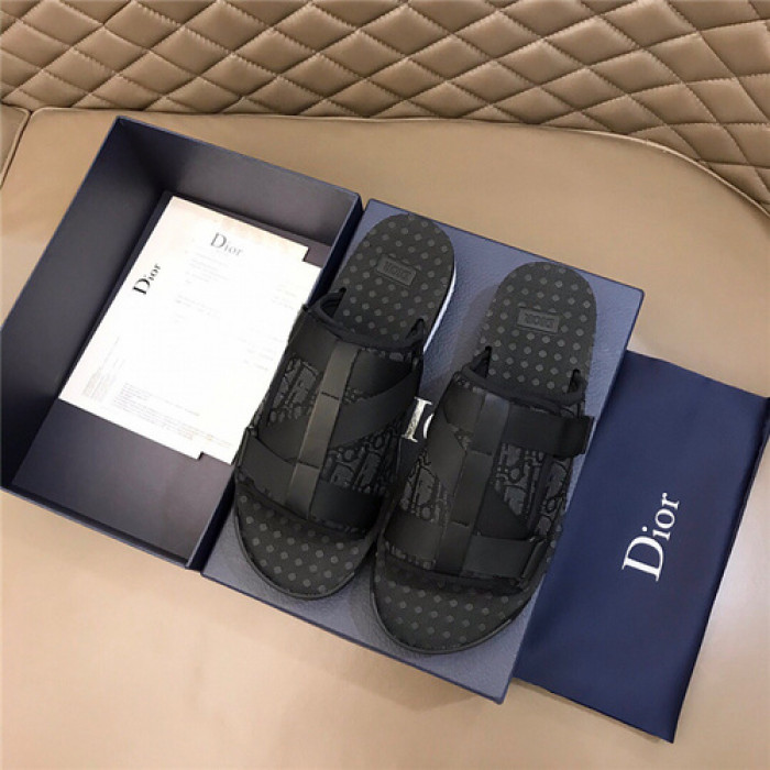 DO DESIGNER SLIPPERS