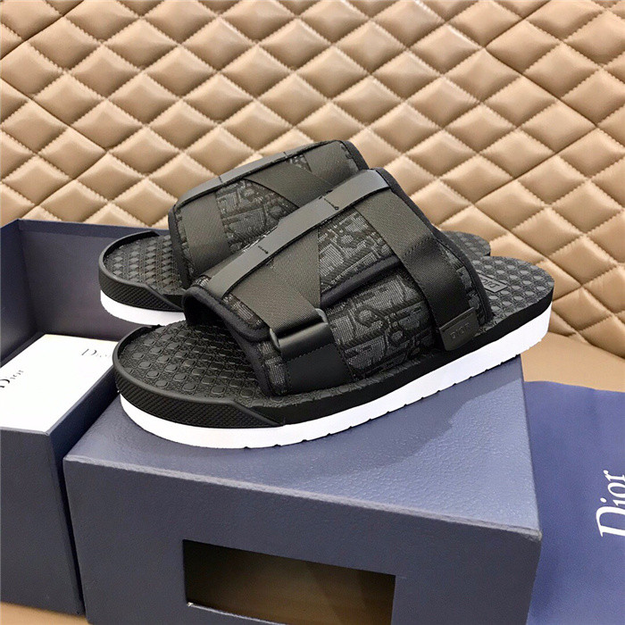 DO DESIGNER SLIPPERS