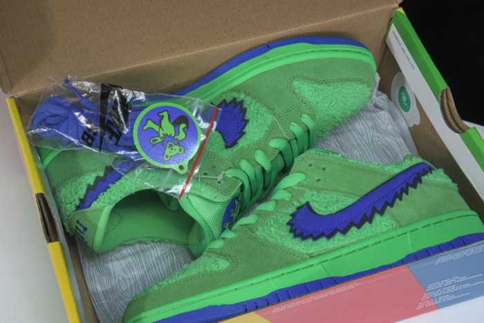 Grateful Dead x Nike SB Dunk Low “Green Bear” CJ5378-300