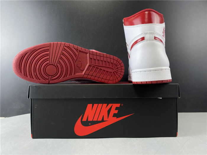 Jordan 1 Retro Metallic Red (2017) 555088-103