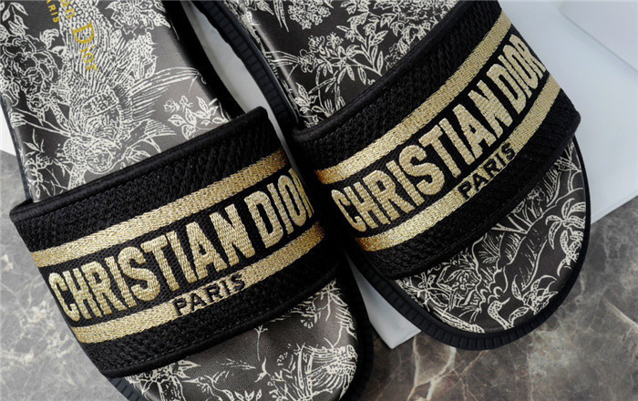 DO DESIGNER SLIPPERS