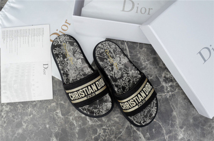 DO DESIGNER SLIPPERS