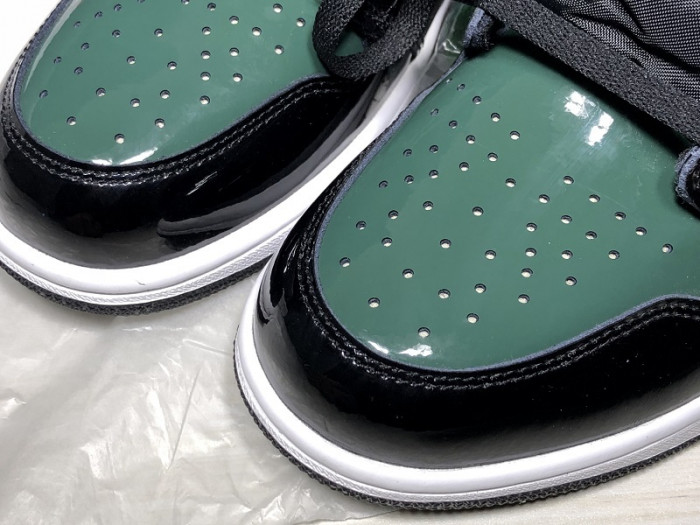 SOLEFLY X AIR JORDAN 1 HIGH “FRIENDS & FAMILY” AV3905-038