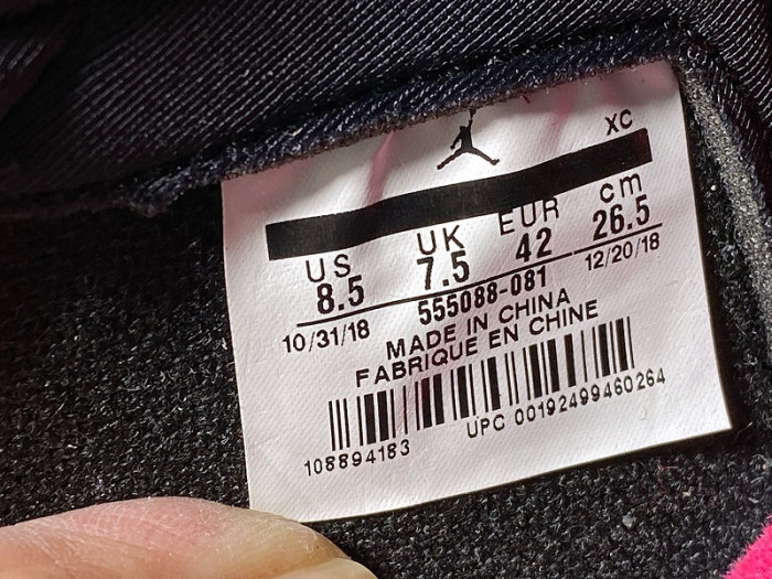 Jordan 1 Retro High Black Crimson Tint 555088-081