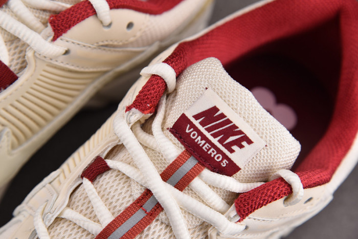 NK Zoom Vomero 5 Valentine