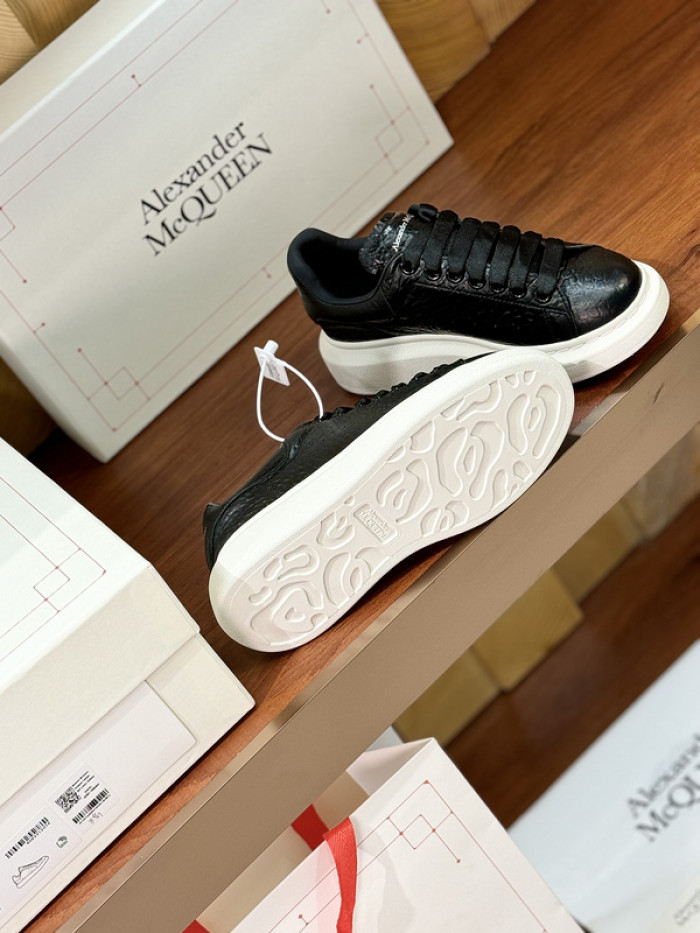 Alexander McQueen sneaker